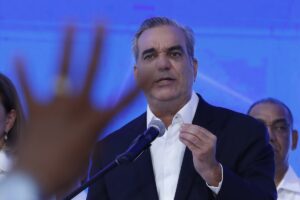Abinader no descarta que Venezuela se trate "de manera informal" durante su investidura