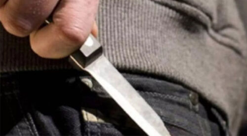 Adolescente muere apuñalada por su vecino
