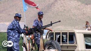Al Qaeda asume atentado que mató a 16 militares yemeníes – DW – 17/08/2024