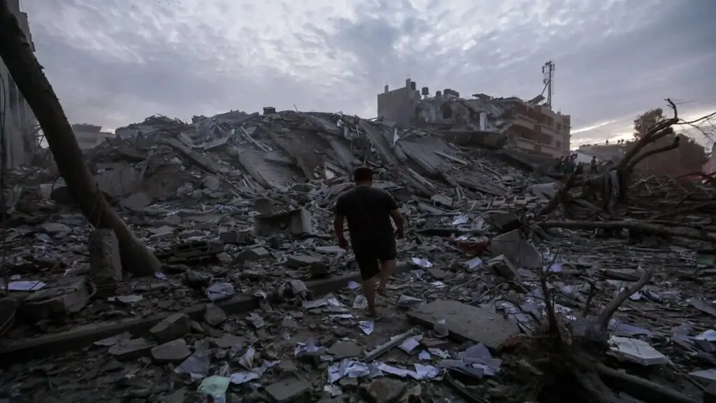 Al menos 30 muertos por ataque israelí a dos escuelas en Gaza