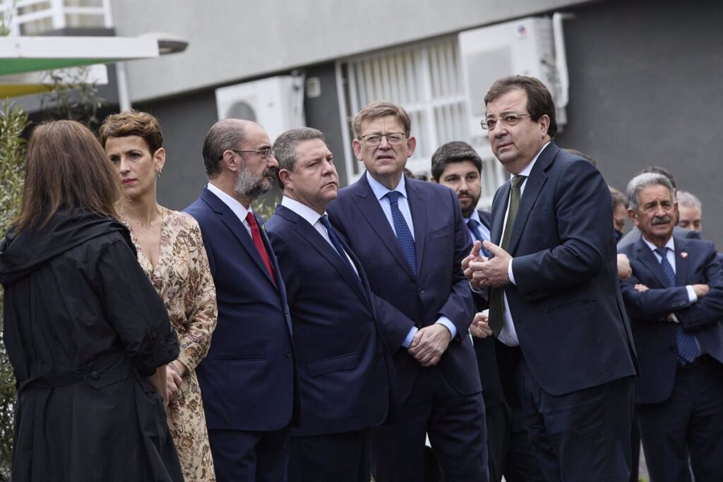 Al menos tres federaciones socialistas piden una cumbre de 'barones' para debatir el concierto catalán