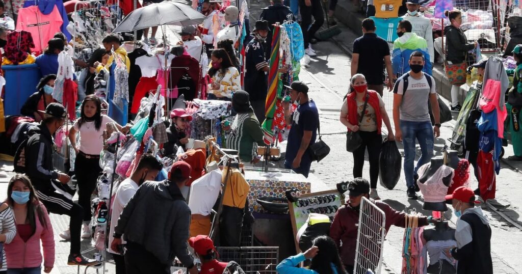 Alcaldía de Bogotá reveló que más del 50% de migrantes venezolanos trabaja en la informalidad en la capital
