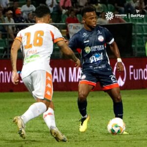 Alianza y Envigado empatan 1-1 en un duelo marcado por una expulsión.
