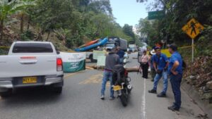 Antioquia: comunidades bloquean vía Medellín