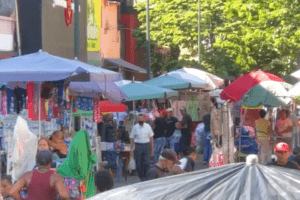 Apagón no detuvo el comercio informal pero sí mermó presencia de peatones en la calle