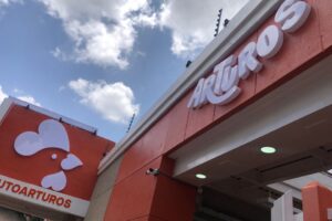 Arturos dice que sus ventas crecieron 200% tras cambios en el menú e imagen