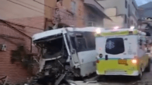 Ascienden a dos los muertos en fuerte accidente en el barrio Manrique, en Medellín; hay 16 heridos, tres críticos