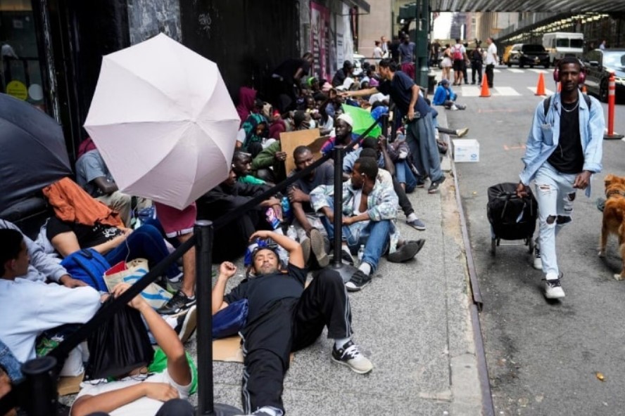 Así viven las familias venezolanas el desalojo “inminente” de los albergues en New York - AlbertoNews