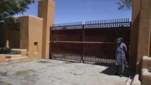Ataque con granada en el exterior de un hotel en Pakistán causa un muerto y 10 heridos