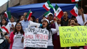 Crece paro contra reforma judicial en México, mercados caen
