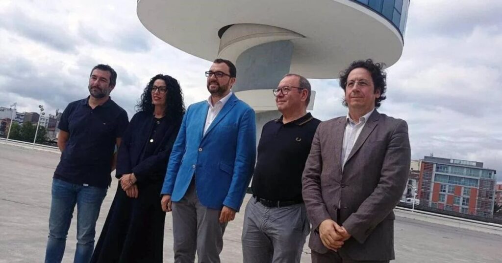 Barbón dice que fue a la investidura de Illa por "cortesía institucional" y dice que le prefiere antes que Puigdemont