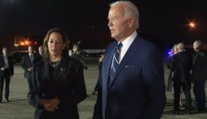 Biden y Harris reciben a los tres estadounidenses liberados por Rusia
