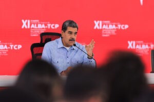 Borrell apunta sus fusiles y sus cañones contra Venezuela: Maduro
