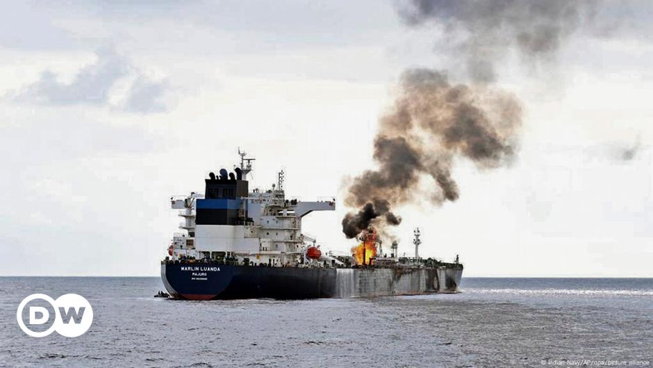 Buque mercante británico atacado frente a costas de Yemen – DW – 21/08/2024