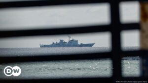 Buques de China y Filipinas colisionan en zona disputada – DW – 19/08/2024