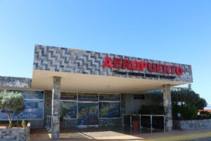Buscan reactivar operaciones comerciales en el aeropuerto de la isla de Coche