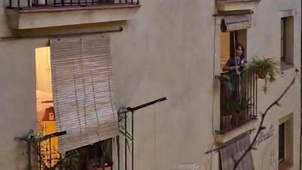 Caceroladas por una narcotienda recién abierta en Ciutat Vella