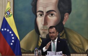 Canciller acusa a Brian Nichols de seguir conspirando