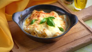 Canelones de pollo y champiñones, una receta deliciosa, barata y para toda la familia