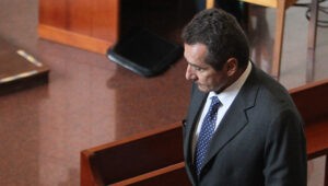 Capturan en Colombia a exfuncionario de Álvaro Uribe para que pague condena por corrupción - AlbertoNews