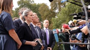 Castets (NFP) asegura estar "lista" para construir coaliciones y gobernar Francia