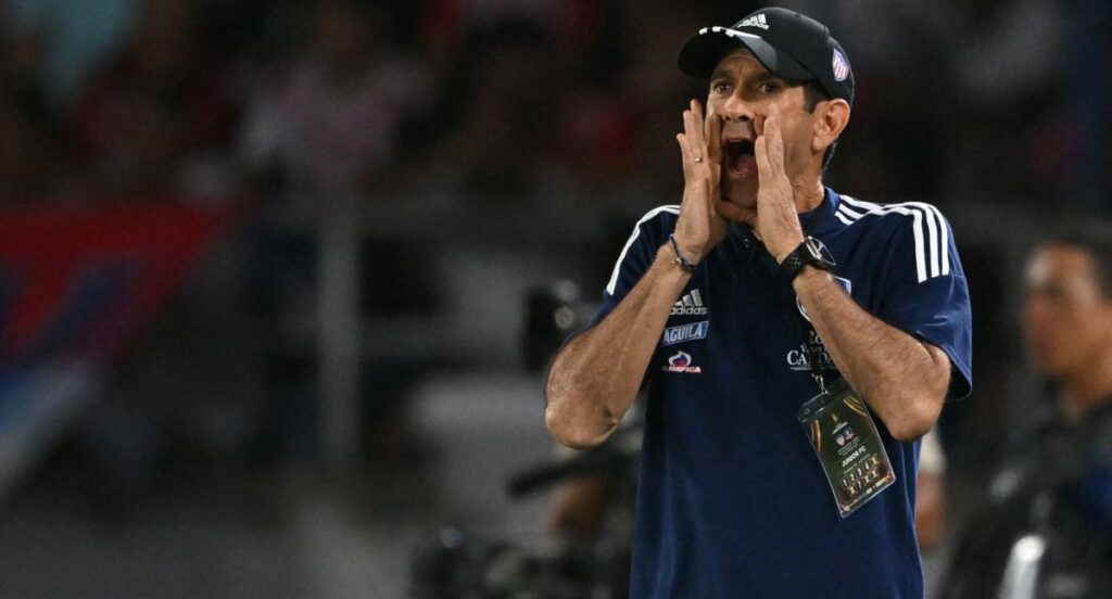 César Farías reemplazaría a Arturo Reyes tras eliminación Libertadores