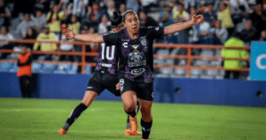 Charlyn Corral sigue haciendo historia y llega a los 100 goles con Pachuca