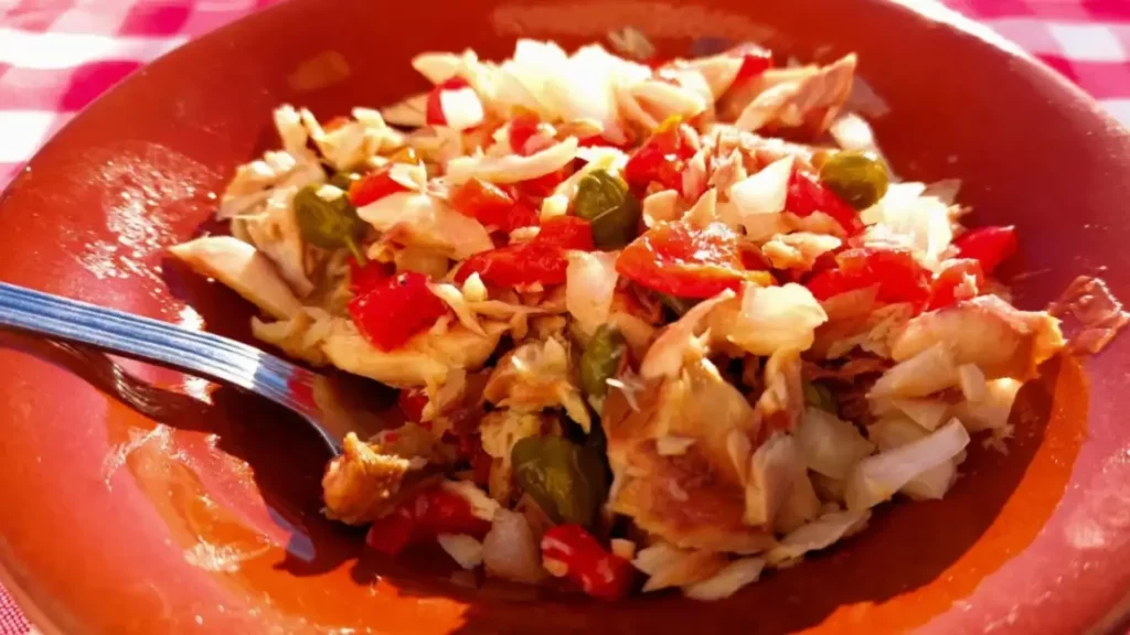 Cómo hacer de manera sencilla pipirrana, la ensalada más popular del verano en Jaén