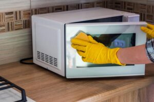 Conoce cómo remover la suciedad del microondas con ingredientes que tienes en casa | Diario El Luchador