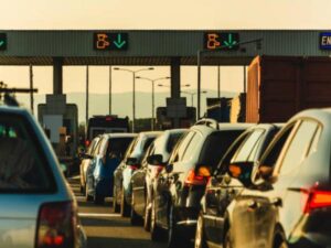 Contraloría alerta el efecto que tendría no aplicar el ajuste pendiente en los peajes | Infraestructura | Economía