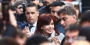 Cristina Kirchner denuncia un «atentado político» en su contra y pide hallar a los autores intelectuales