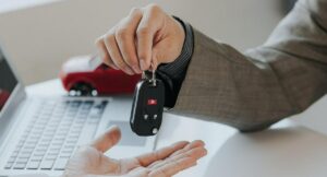 Cuál es el proceso de vender un carro en Colombia y cuánto cuesta el trámite