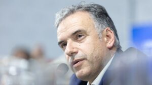 Cuando lo tenga, capaz que sí, Yamandú Orsi no descartó un debate entre equipos económicos