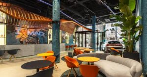 Cuatro taquillazos de J.A. Bayona, en agosto en el Cupra City Garage Madrid