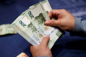 Depreciación del peso mexicano es "por factores externos, nada que ver con el Poder Judicial": AMLO