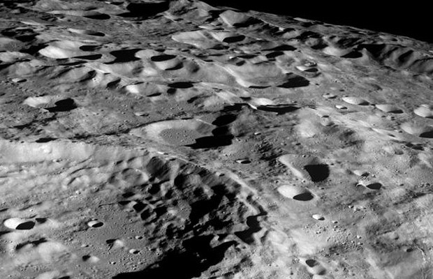 Descubren cueva lunar que podría servir de refugio para astronautas