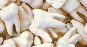 Desmantelan red criminal china que robó miles de cadáveres para usar sus huesos en injertos dentales