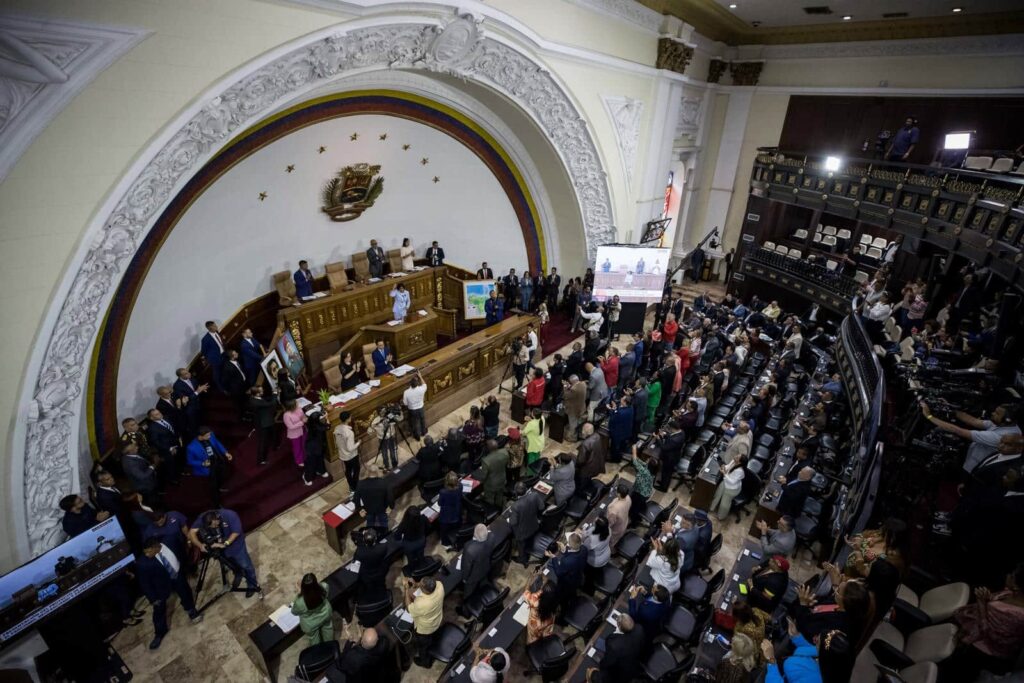 Diputados de la AN preparan ley para regular redes sociales en Venezuela