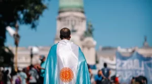 Docentes y universitarios realizan segundo día de paro por reformas salariales en Argentina