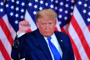 Donald Trump dice que tiene derecho a atacar personalmente a Kamala Harris