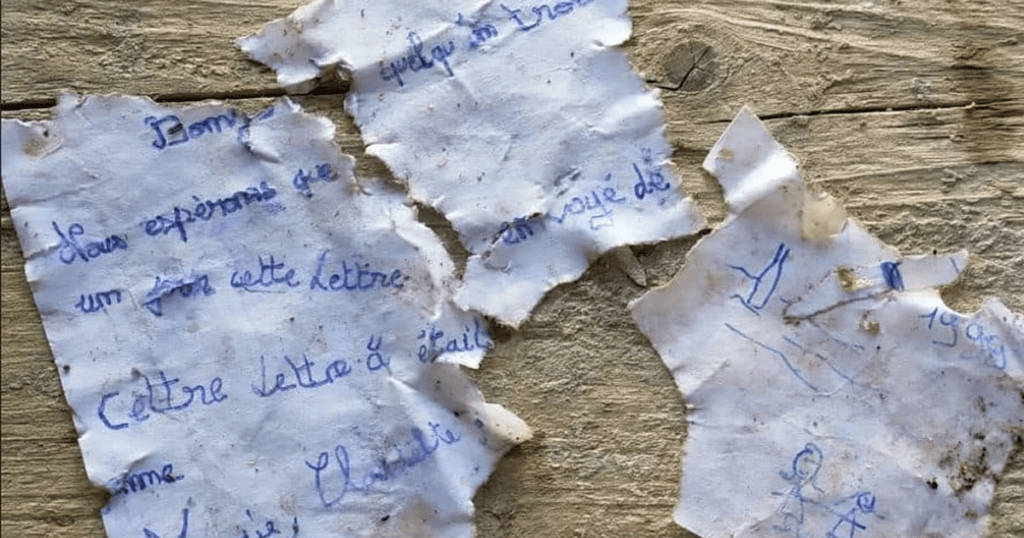 Dos niñas encuentran una botella con un mensaje escrito en 1999 y buscan colaboración en redes para encontrar a las autoras