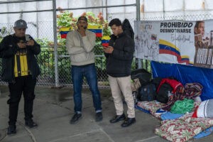 Dos venezolanos en huelga de hambre frente a ONU piden que Consejo trate crisis venezolana