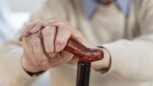 El Frente Amplio busca declarar emergencia nacional por la situación de los residenciales de ancianos