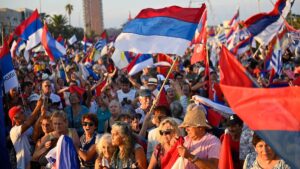 El Frente Amplio mantiene la ventaja en las encuestas y se agranda el rol de los indecisos