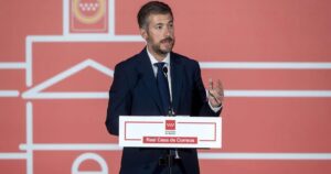 El Gobierno de Ayuso exige detener a Puigdemont "si pisa España" y rechaza "privilegios" por ser "socio" de Sánchez
