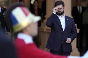 El Senado chileno pide a Boric que impulse la detención internacional de Maduro por "crímenes de lesa humanidad"