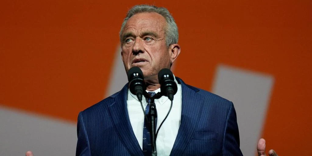 El candidato independiente Robert F. Kennedy Jr. sopesa poner fin a su campaña para unirse a Trump