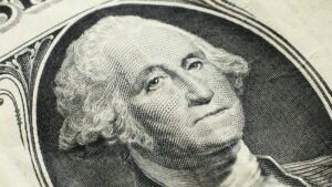 El dólar bajó y dejó atrás dos subas consecutivas, pero continúa en la franja de los $ 40