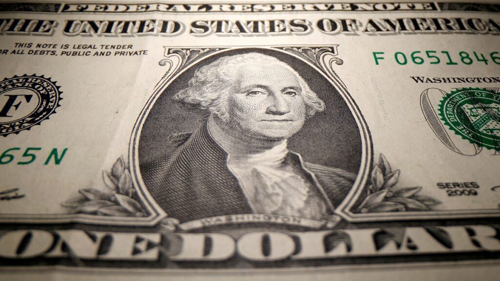El dólar operó estable y completó una semana al alza
