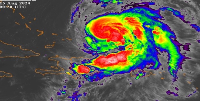 El huracán Ernesto se fortalece rumbo a las Bermudas
